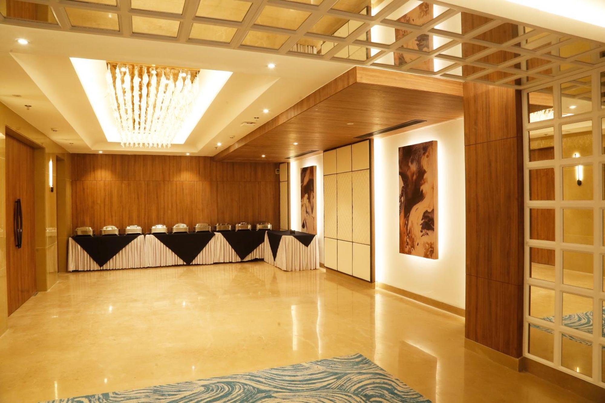 Tulip Inn Zirakpur Exteriér fotografie
