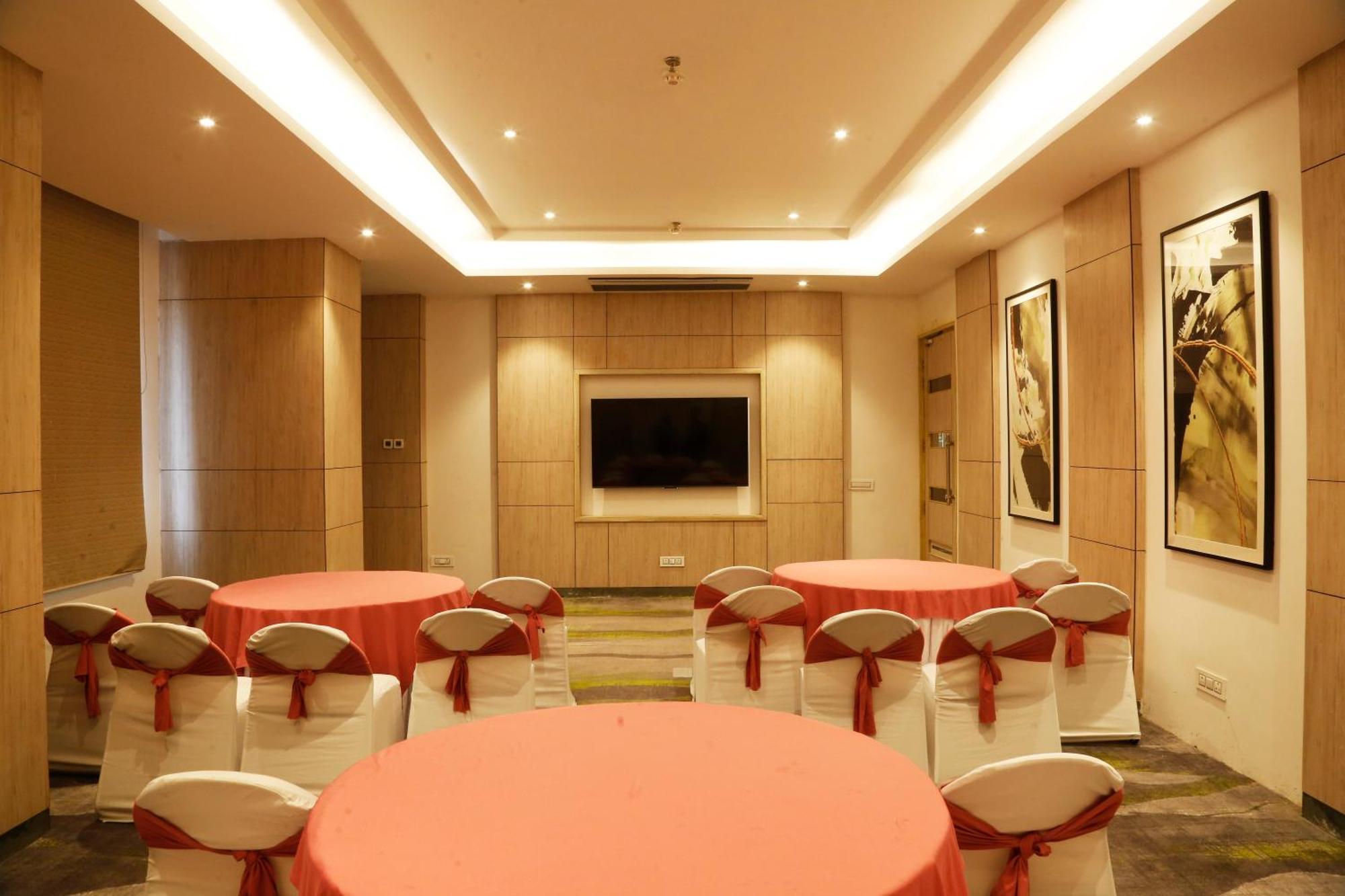 Tulip Inn Zirakpur Exteriér fotografie